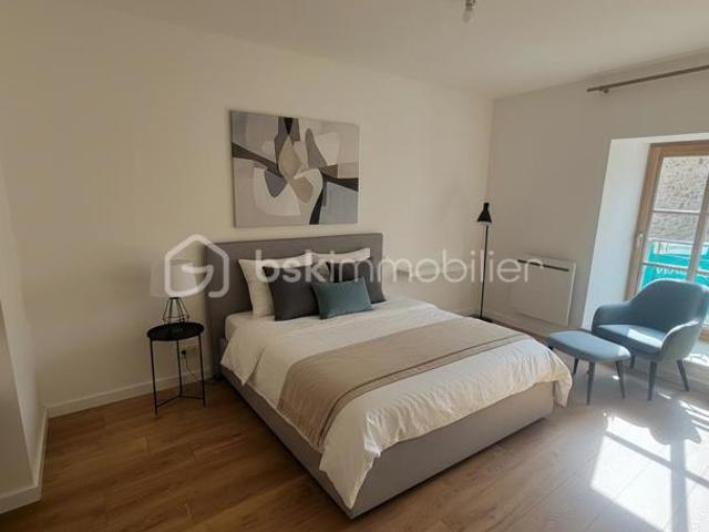 JUGON LES LACS – Duplex entièrement rénové – Cœur de ville – Clé en Main