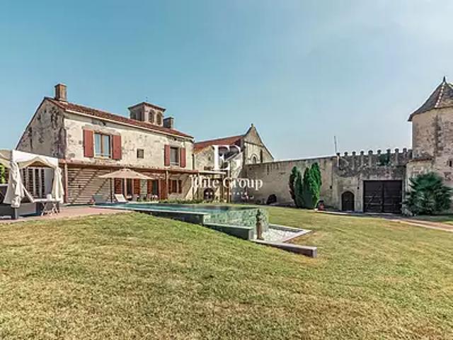 Juillac le Coq 16130 Achat / Vente maison 7 pièces t7 au dernier étage piscine