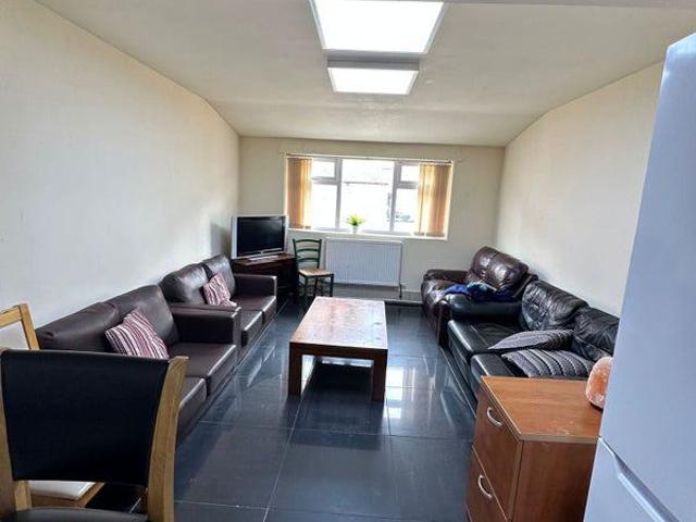 July 2026 27/5 Bedroom Student House Rooms Avail