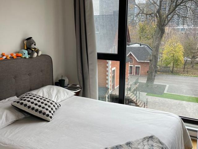 Julia de la Garza Has a Condo