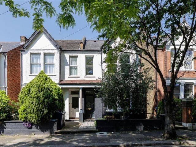 Julian Avenue, London W3 4 bed terraced house to rent £4,150 pcm £958 pw
