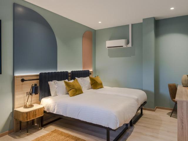 Juliette Balcony Twins at. Serviced apartment to rent £2,300 pcm £531 pw