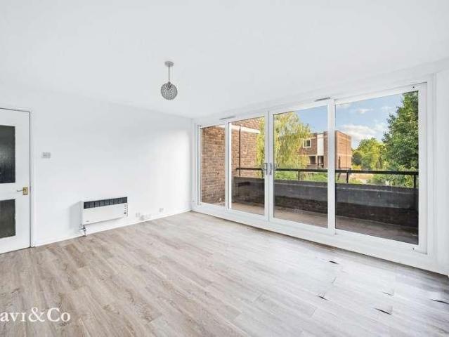 Julius Court, Brentford, TW8