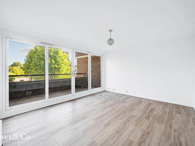 Julius Court, Brentford Dock TW8, 2 bed flat to rent, £2,150 pcm | PrimeLocation