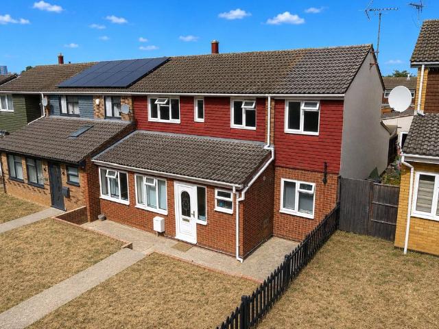 Julius Gardens, Luton, Bedfordshire, LU3 6 bed end of terrace house to rent £2,500 pcm £577 pw