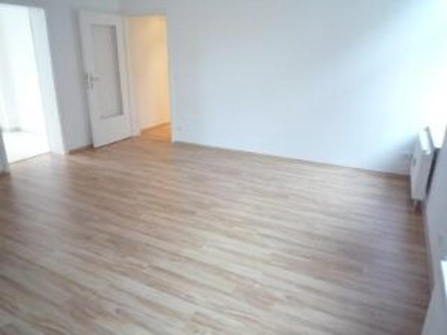 Julius Fucik Str. 24, Wohnung 2 ~~~ Balkon, Tageslichtbadezimmer mit Eckbadewanne und Dusche, Keller