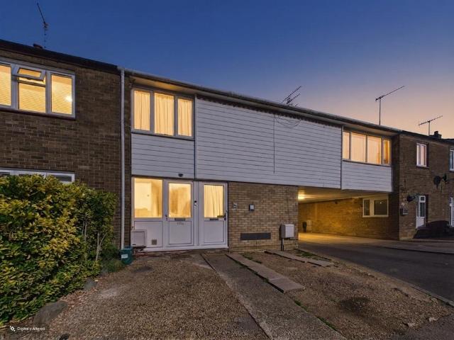 Jupiter Drive, Hemel Hempstead. 2 bed maisonette to rent £1,350 pcm £312 pw