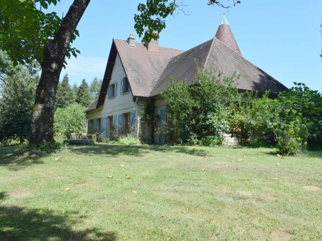 Jura Propriete D'exception Sur 18154 m2 De Terrain 187m² Salins Les Bains