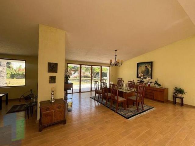 Jurica casa en venta con 4 habitaciones y bungalow independiente
