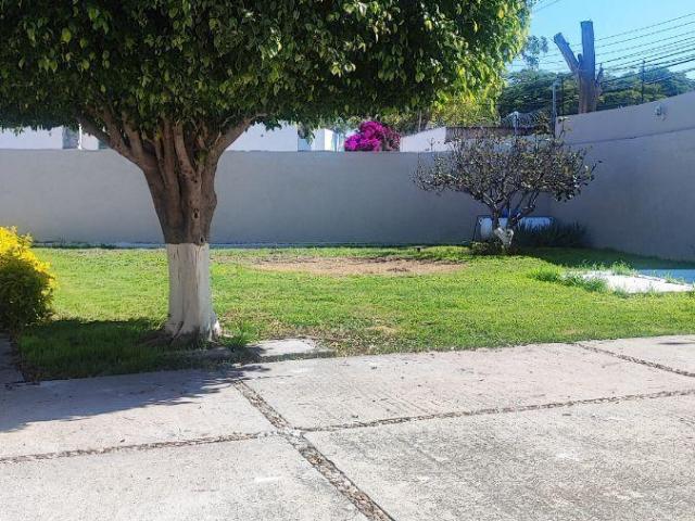Jurica: Residencia en Venta, Gran Ubicaci?n, Terreno 2,220 m2