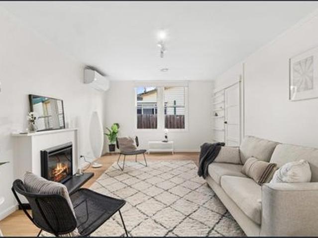 JUST MINUTES FROM CBD, SCHOOLS AND SHOPS
