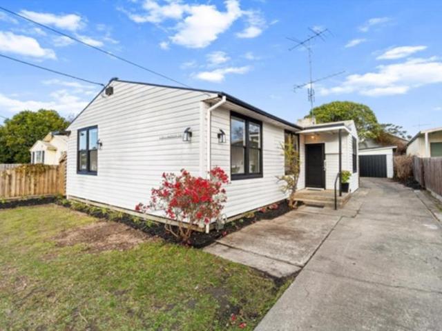 JUST MINUTES FROM CBD, SCHOOLS AND SHOPS