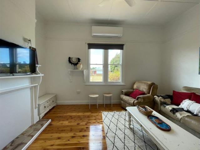 JUST MOVE IN All Utilities & Furnished $1,000 PER WEEK