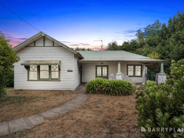 Just Over a Quarter Acre of Country Charm!