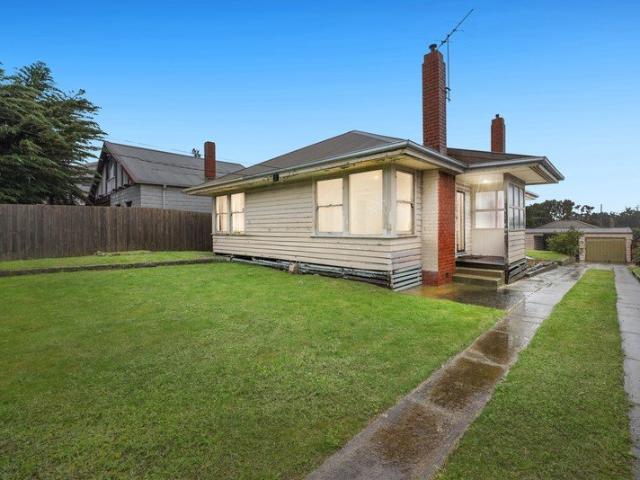 Just a Few Steps from the Beach with Space and Flexibility