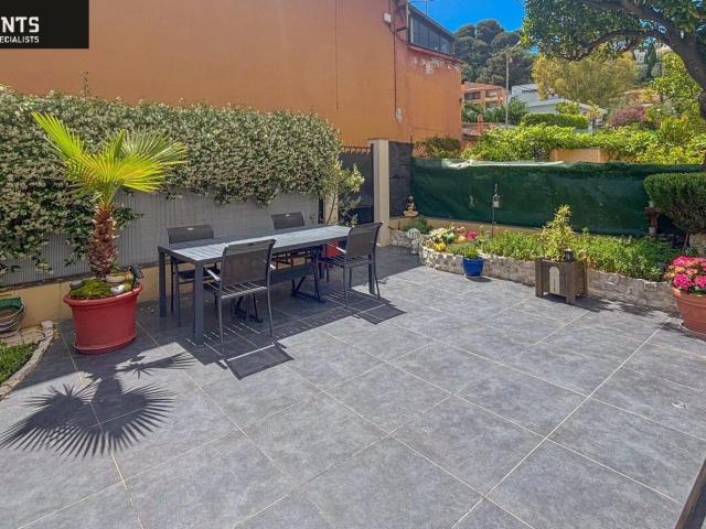 Just a short stroll from the beaches, the marina and the vil. 94m² Saint Jean Cap Ferrat