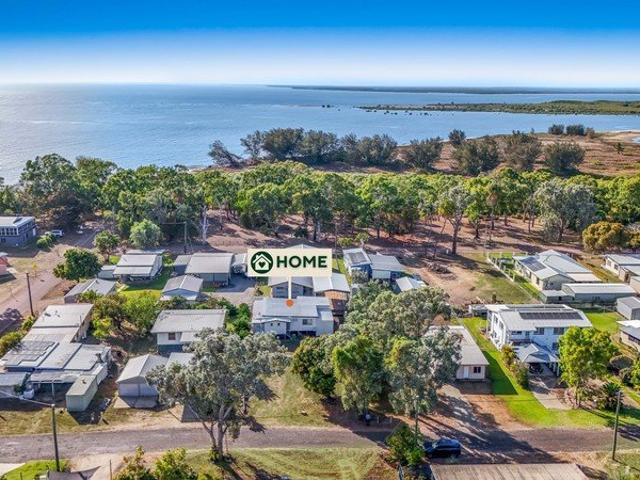 Just a Stroll from the Foreshore with 800sqm and Plenty of Room to Make It Your Own