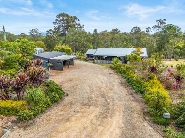 JUST DELIGHTFUL SPACIOUS HOME ON 6464m² BLOCK!