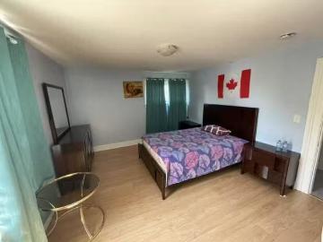 Just in! CHARMING 4 BEDROOM/1.5 BATHROOM HOME IN LEAMINGTON.