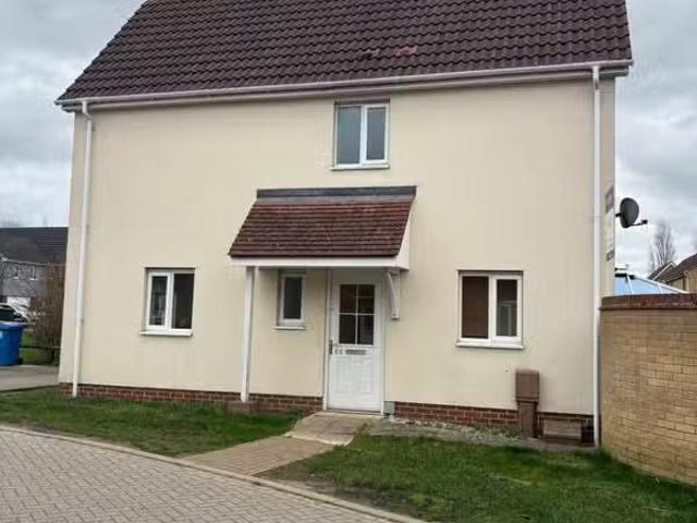 For Rent! End of terrace house for rent in Grantham Avenue, Gr.