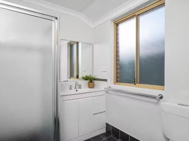 Charming ROOM 1 Winton Crescent, High Wycombe, WA 6057