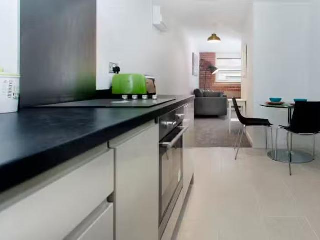 Deal! Studio apartment for rent in 1 Balme Street, City Centre.