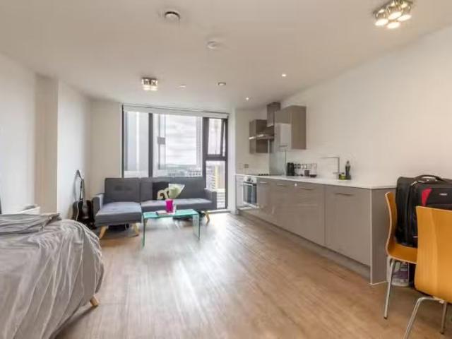 Nice Studio apartment for rent in The Bank, 60 Sheepcote Stree.