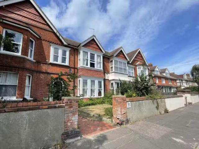 Deal! Studio flat for rent in Cowper Road, Worthing, West Susi.