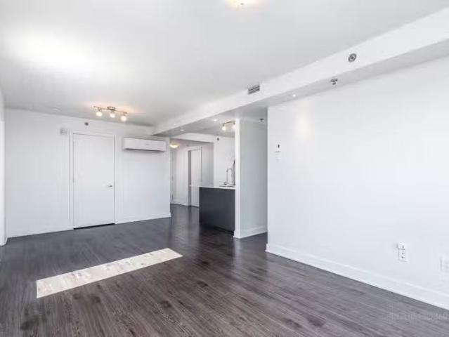 Cheap Unit 210 6500 Boulevard Decarie
