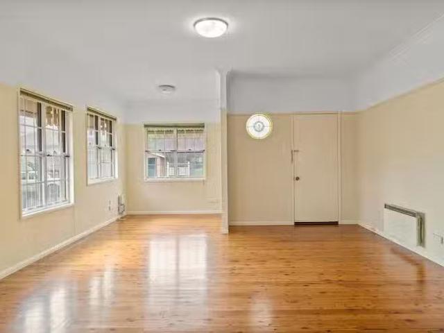 Unique UNIT 2/1A Dally Street, South Toowoomba, QLD 4350