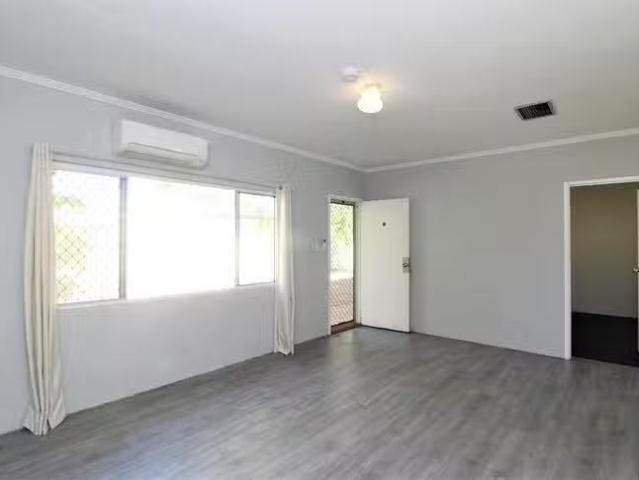 Charming UNIT 2/5 Rebecca Street, Mornington, QLD 4825
