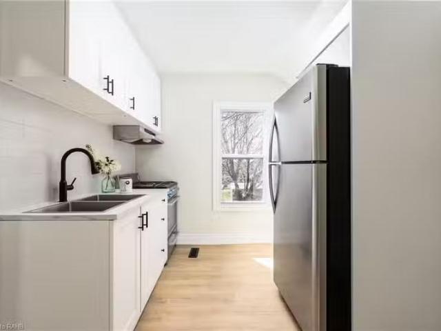 Cozy Unit 2 129 Durham Street, Unit 2