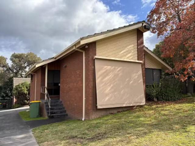 Charming 1/43 Winston Road, Viewbank VIC 3084