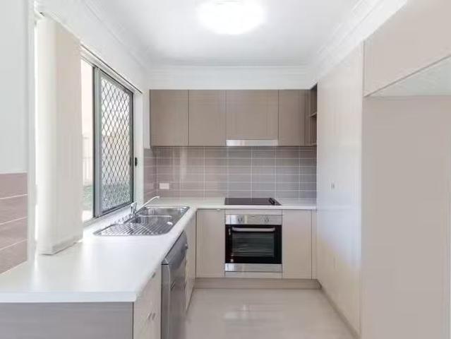 Cozy 1/40 Jupiter Street, Wulkuraka, QLD 4305