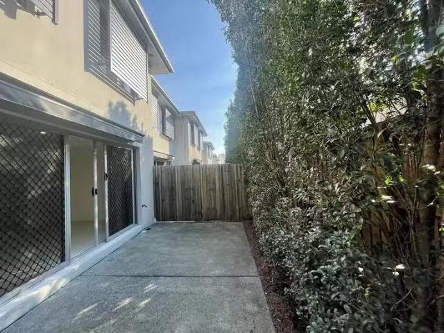 Unique 14/188 Gainsborough Drive, Pimpama, QLD 4209