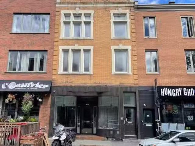Charming 1439 Rue Atateken, Montréal Ville Marie, QC, H2L 3L.