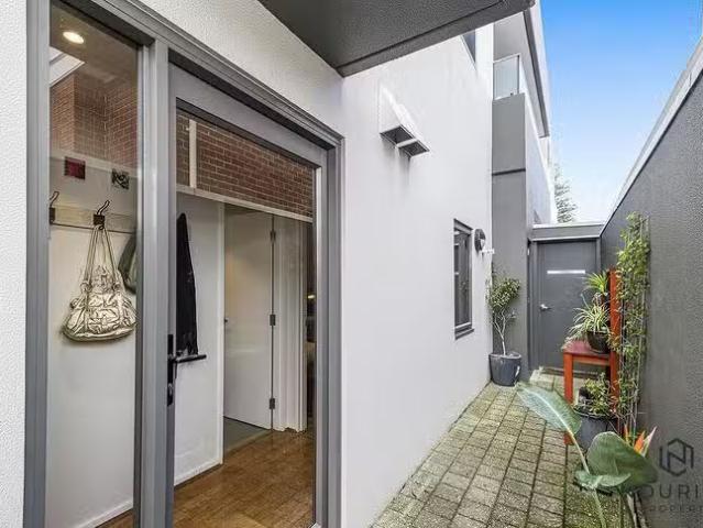 Deal! 1/496 Fitzgerald Street, North Perth, WA 6006