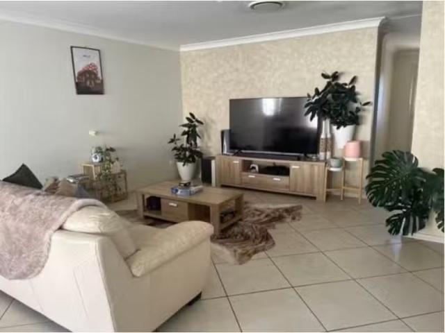 Nice 1/49 Harrier Parade, TAMWORTH House for rent Listed by E.