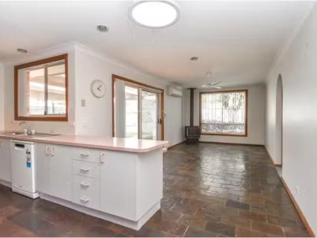 Unique 14 Markham Avenue, ORANGE House for rent Listed by Bel.