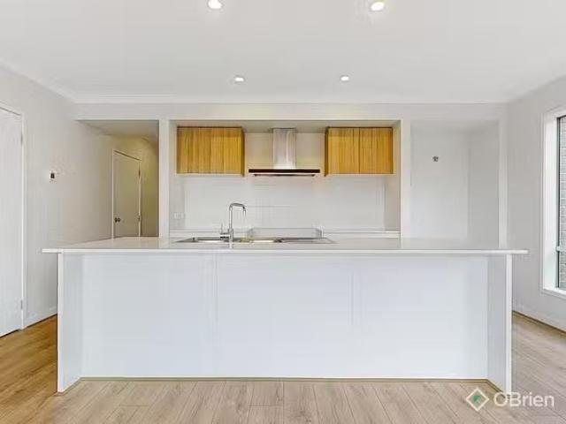 Just in! 14 Northumberland Road, Clyde, VIC 3978