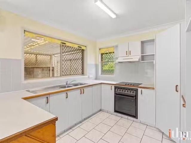 Cozy 14 Avocado Street, Elanora, QLD 4221