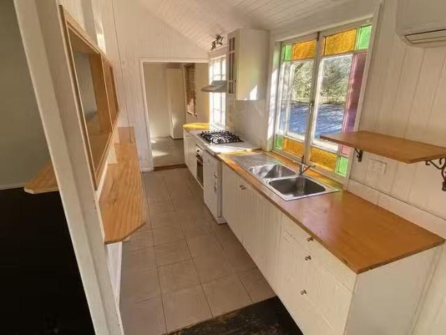 Charming 14 Allambie Street, Macleay Island, QLD 4184