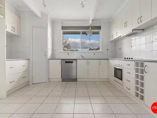 For Rent! 14 Arrawalli Avenue, Ascot, VIC 3551