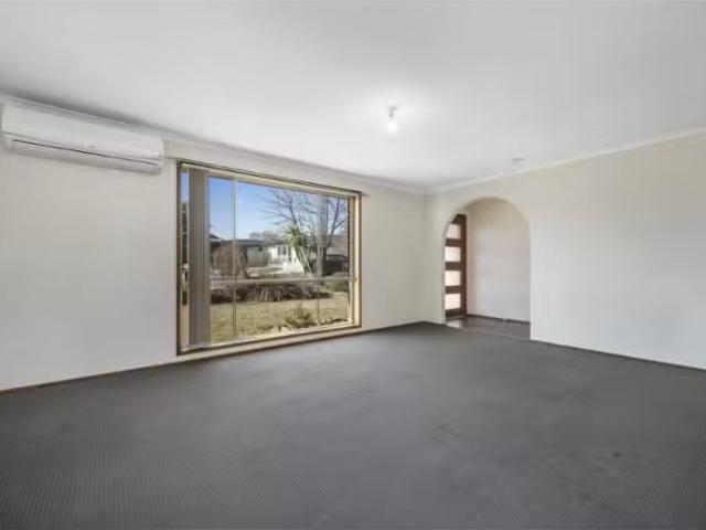Nice 14 Benjee Place, Isabella Plains House for rent Listed b.