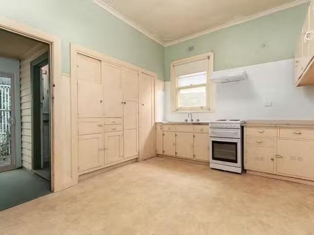 Charming 14 Collins Street, Coburg VIC 3058