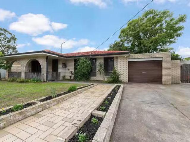 Cozy 14 Gameson Way, Girrawheen, WA 6064