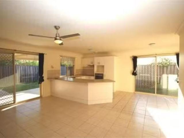 Cozy 14 Lewis Place, Calamvale, QLD 4116