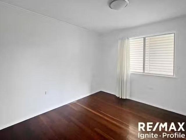 Rental! 14 Winifred Street, North Booval, QLD 4304