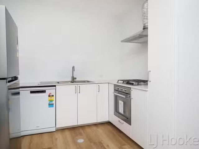 Rental! 14A Crellin Way, Cloverdale, WA 6105