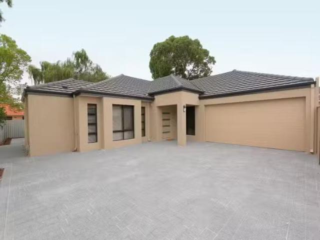 Deal! 14A North Lake Road, Alfred Cove, WA 6154